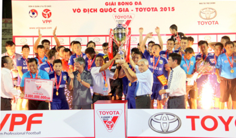 Tiền vệ Lê Tấn Tài giúp CLB Bình Dương vô địch V-League 2015