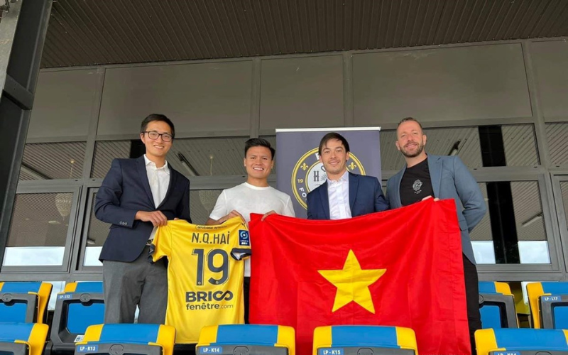 Tiền vệ Nguyễn Quang Hải gia nhập Pau FC đầu mùa giải 2022