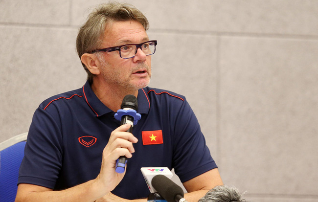 HLV Philippe Troussier có thể vượt ngưỡng HLV Park Hang Seo trong tương lai không?