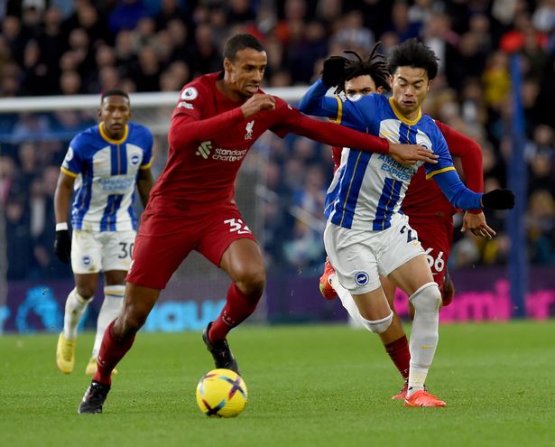 Joel Matip chơi không tốt trong suốt trận đấu và được rút ra nghỉ trong hiệp hai 