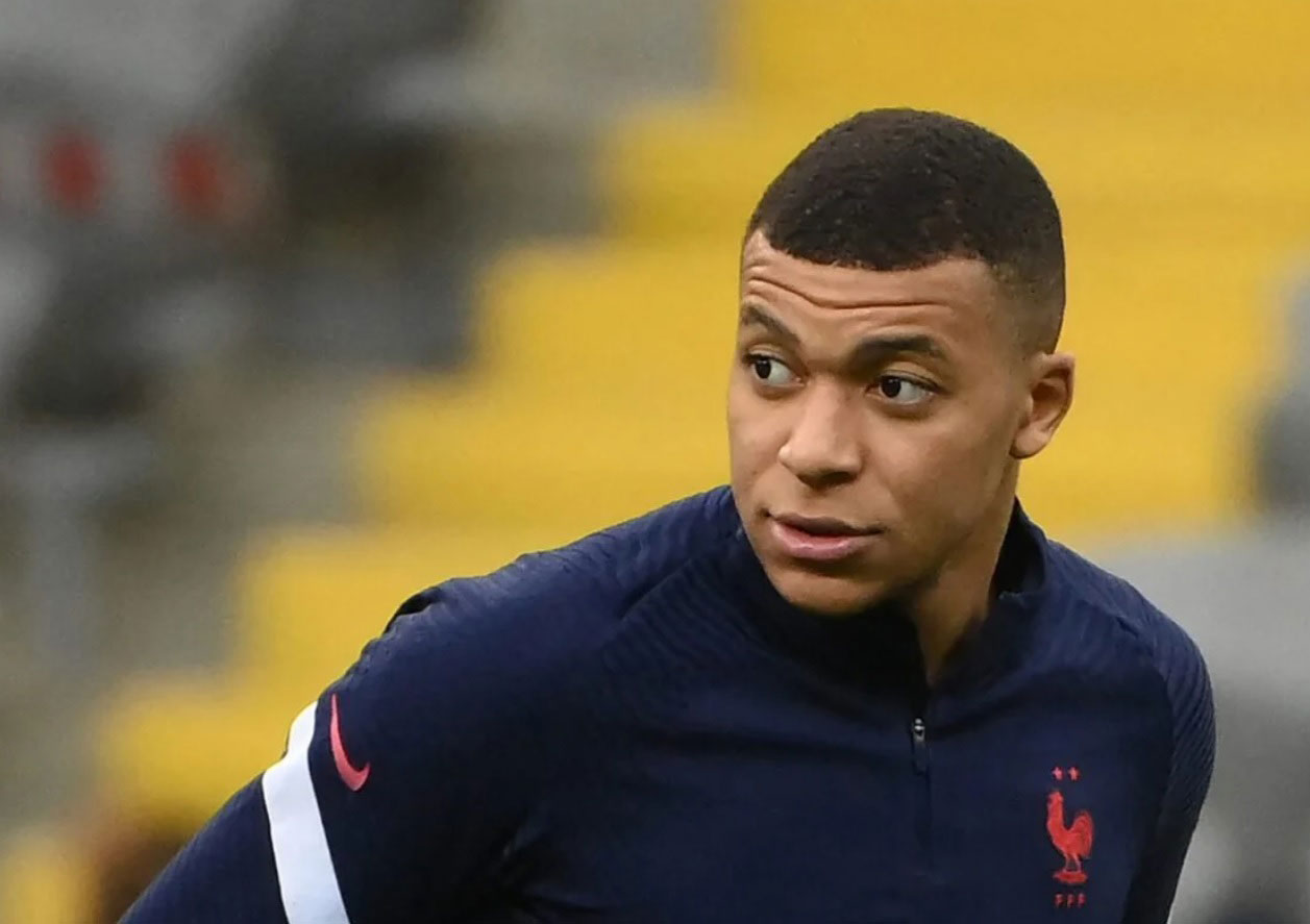 Kylian Mbappe là cầu thủ kiếm được nhiều tiền nhất năm qua