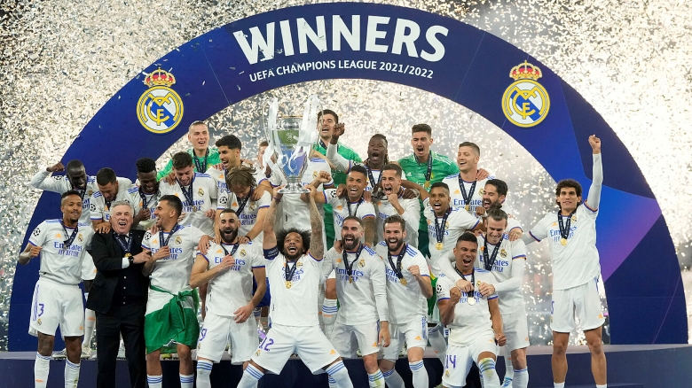 Real Madrid và chiếc cúp vô địch Champions League 21/22