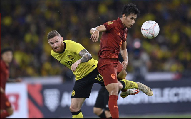 Tờ Khasod với dòng tít: ĐT Thái Lan tranh ngôi vô địch AFF Cup với ĐT Việt Nam