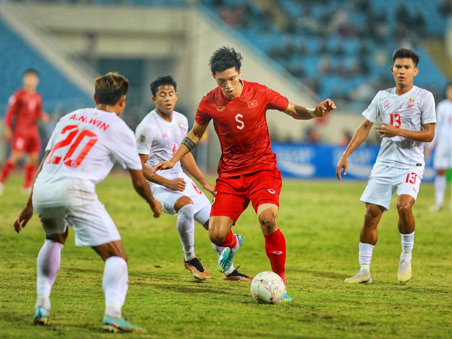 Thầy trò HLV Park chơi lấn lướt Myanmar tại hiệp 1 lượt cuối bảng B AFF Cup 2022