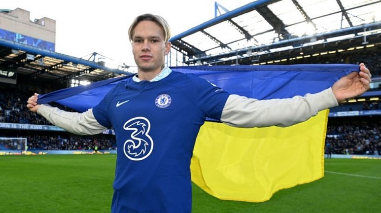 Mykhailo Mudryk chính thức đến Stamford Bridge