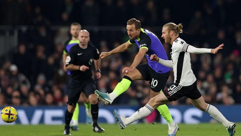 Harry Kane giúp Tottenham kết thúc cơn hạn hán chiến thắng tại Premier League