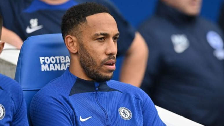 Pierre Emerick Aubameyang tuyệt vọng ở lại Chelsea