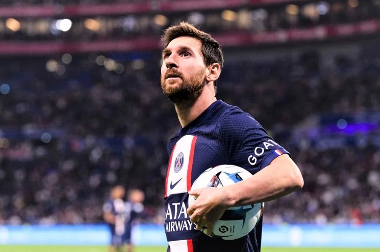 Ví dụ điển hình cho Messi nếu anh muốn khoe cúp