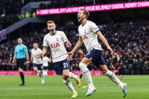 Harry Kane trừng phạt sai lầm của đội khách