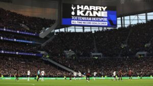 Tottenham đánh bại MC trong thế không tưởng