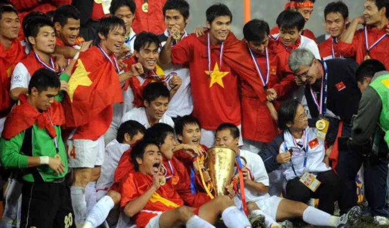 Tiền vệ Phạm Thành Lương cùng ĐTVN lên ngôi vô địch AFF Cup 2008