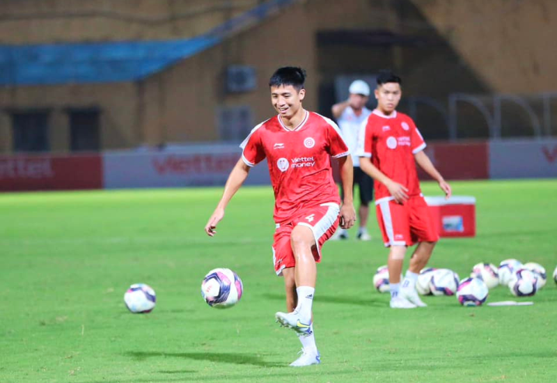 Trung vệ Bùi Tiến Dũng trong màu áo Viettel ở V-League 2023