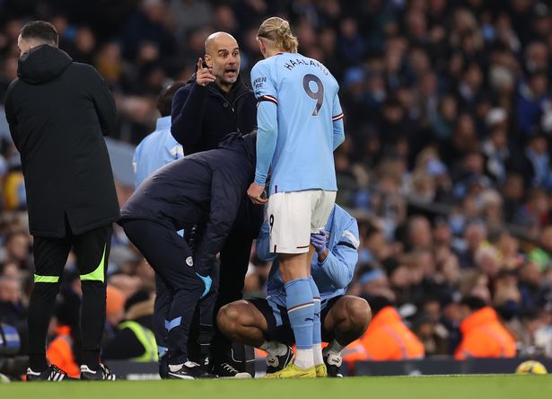 Guardiola rút Haaland và Ruben Dias ra nghỉ giữa hiệp 