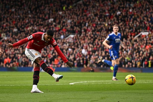 Marcus Rashford tiếp tục phong độ tốt khi ghi bàn mở tỉ số 