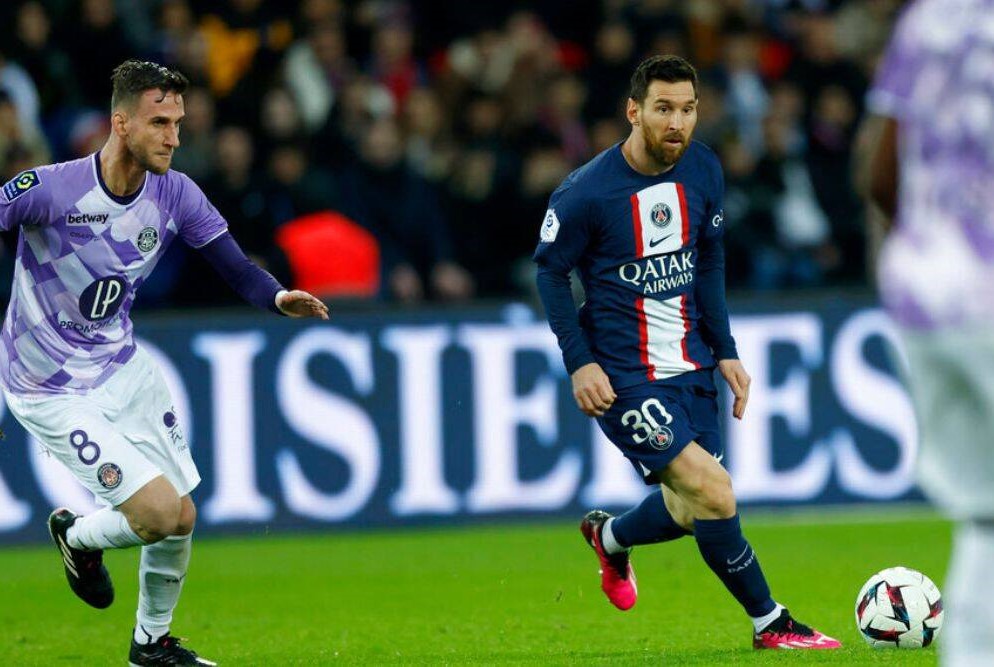 Ngay sau đó Hakimi và Messi cũng có siêu phẩm để đem về chiến thắng cho PSG