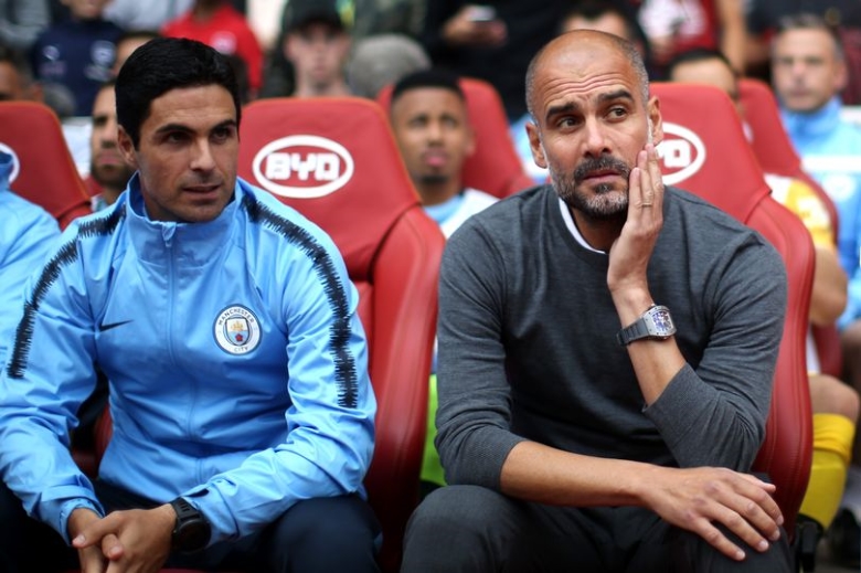 Pep Guardiola và Mikel Arteta trong cuộc đấu trí căng thẳng