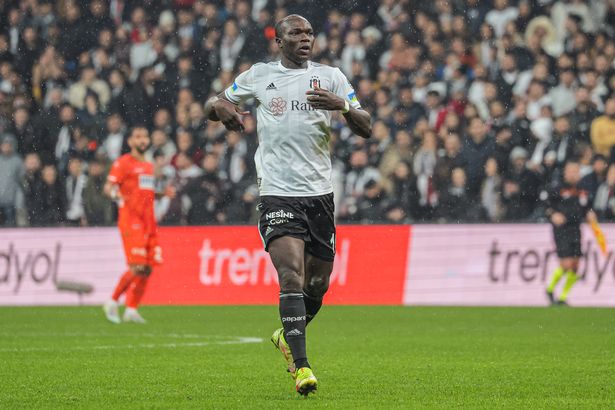 Vincent Aboubakar buộc phải tái gia nhập Besiktas sau sự xuất hiện của Cristiano Ronaldo 