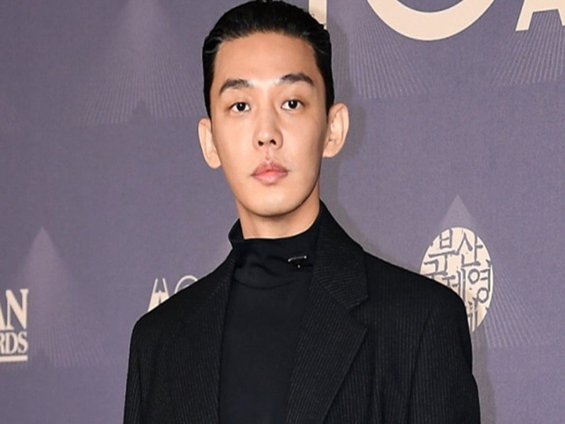 Yoo Ah In có biểu hiện không tỉnh táo tại buổi lễ trao giải 