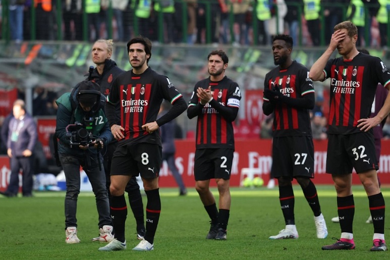 AC Milan bắt đầu đánh mất chính mình sau chức vô địch