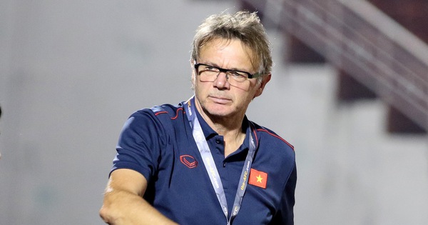 Những nhiệm vụ HLV Philippe Troussier sẽ nhận nếu ngồi “ghế nóng”