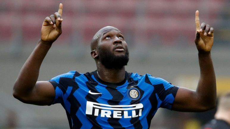 Romelu Lukaku giúp Inter thoát hiểm tại Champions League