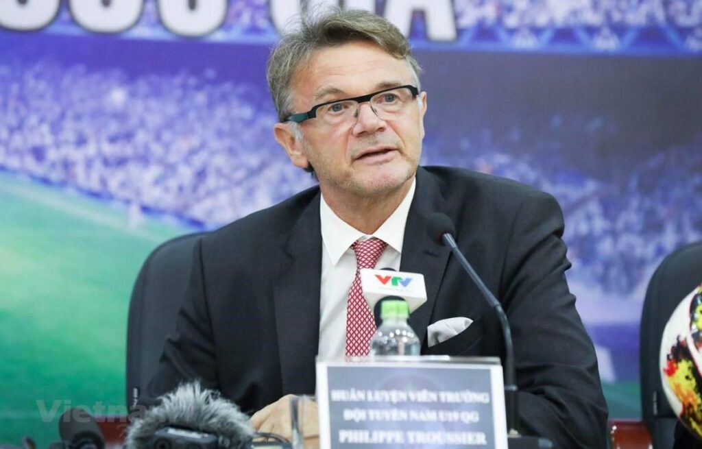 HLV Philippe Troussier vấp phải khó khăn đầu tiên sau khi chốt hợp đồng với VFF