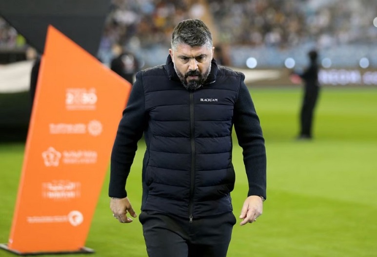 Valencia thay thế huấn luyện viên Gennaro Gattuso với hy vọng trụ hạng