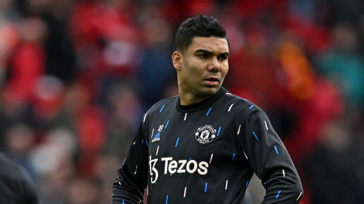 Casemiro sẽ bị cấm thi đấu 1 trận nếu nhận thẻ dự Europa League