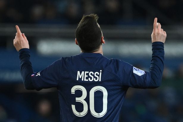 Lionel Messi ăn mừng bàn thắng cho PSG vào lưới Nantes 