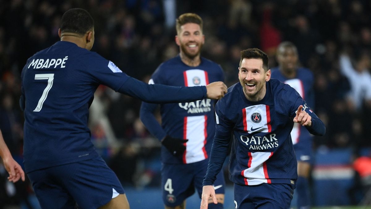 Lionel Messi ăn mừng bàn thắng cho PSG vào lưới Nantes