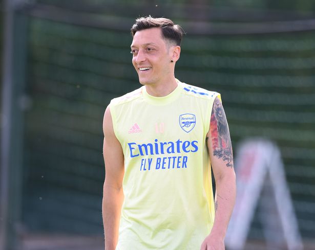 Mesut Oezil đã trải qua 8 năm ở Arsenal 