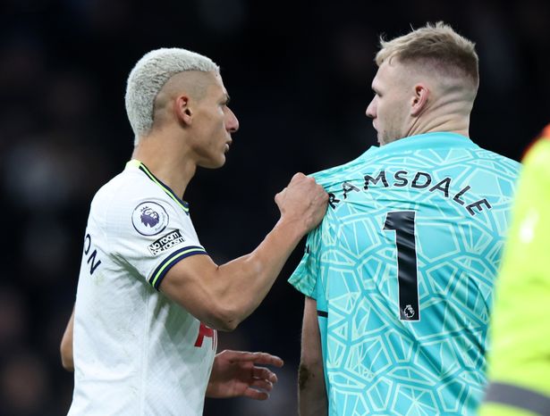 Richarlison đụng độ Aaron Ramsdale lần trước Arsenal gặp Spurs