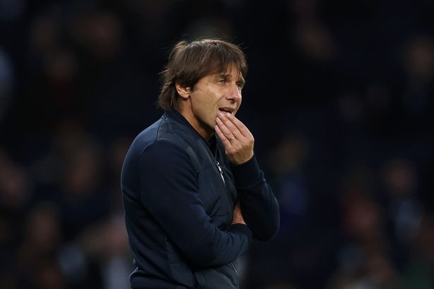 Tottenham nên đưa Antonio Conte thoát khỏi cảnh khốn cùng trước khi mùa giải kết thúc