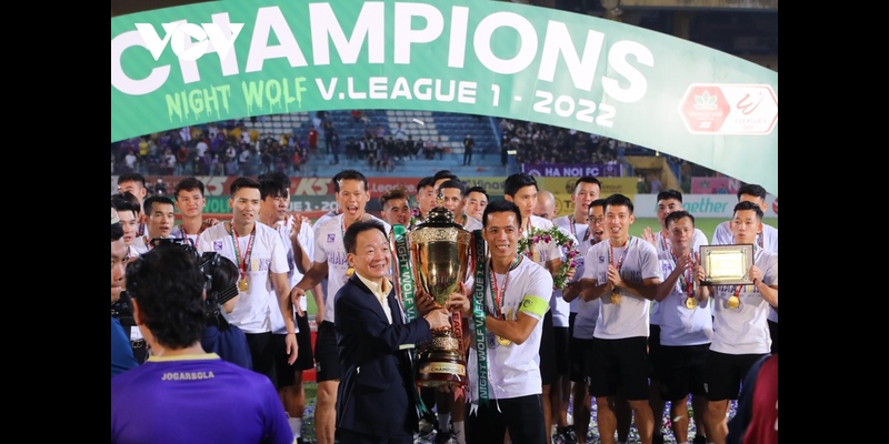 CLB Hà Nội vượt qua các đội bóng V-League 2022 để lên ngôi vô địch