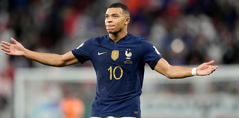 Kylian Mbappe đeo băng đội trưởng đội tuyển Pháp