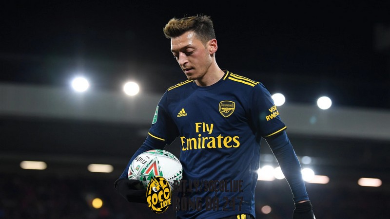 Ozil bị các cổ động viên Arsenal ghét bỏ