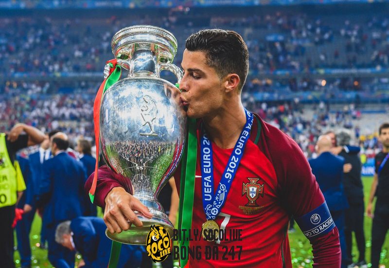 Ronaldo xếp thứ 2 danh sách vua phá lưới Euro 2016 và cùng Bồ Đào Nha vô địch